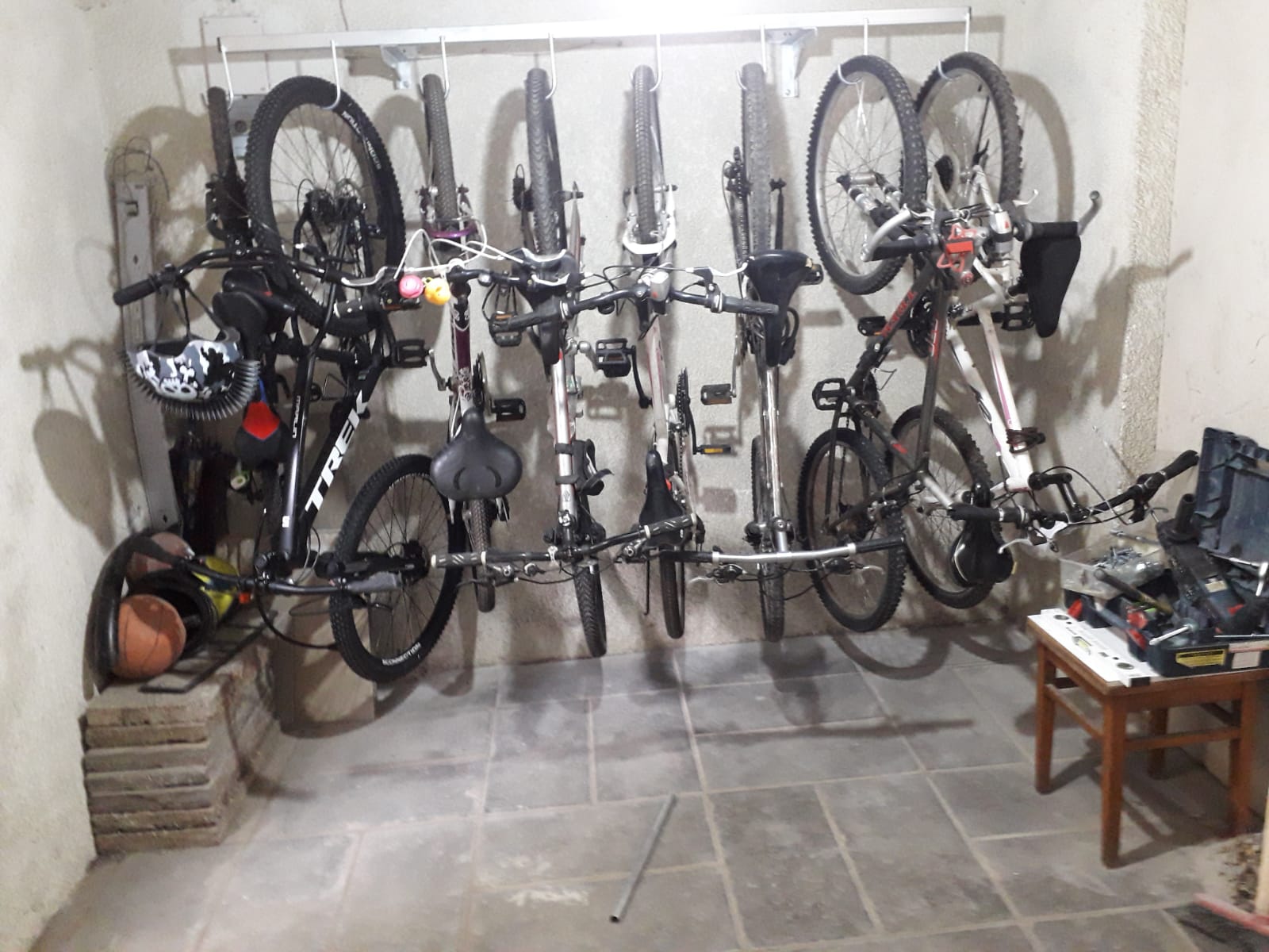 סידור חדרי אופניים - מתקן לחדר אופניים בהתאמה אישית ללקוח